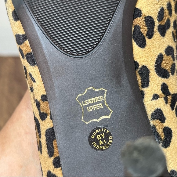 Liz Claiborne Leopard Cheetah Leather Heels Size 7.5 - Picture 10 of 14